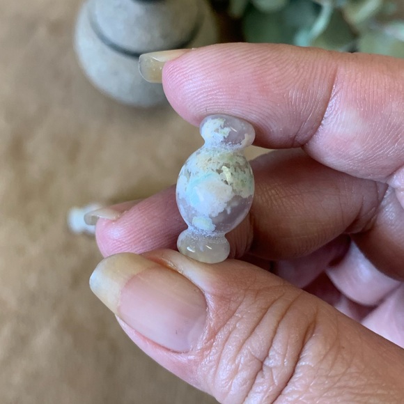 Green Flower Agate Bonbons Pair - Picture 3 of 5